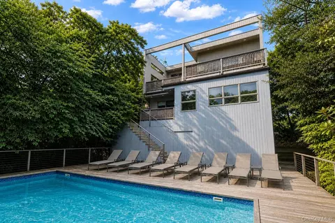 287 Bay Walk, Brookhaven, NY 11782