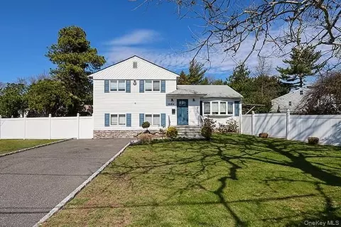 1084 Hicksville Rd, Seaford, NY 11783