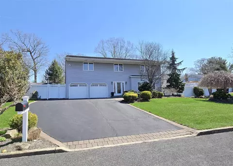 17 Ethan Ln, Ronkonkoma, NY 11779