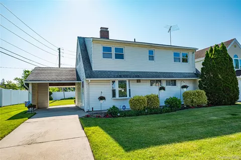471 Division Ave, Hicksville, NY 11801