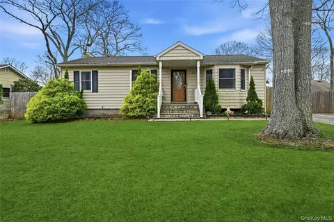 12 Wilson Ave, East Moriches, NY 11940