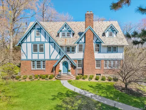 107 Crawford Ter, New Rochelle, NY 10804