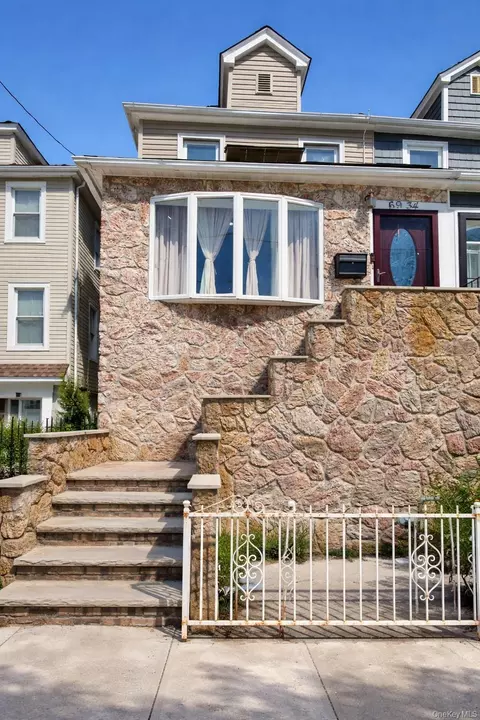 6934 Almeda Ave, New York, NY 11692