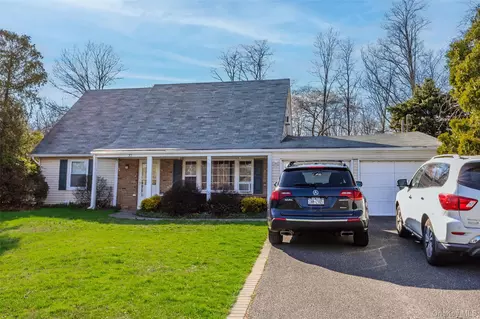 83 Manchester Ln, Stony Brook, NY 11790