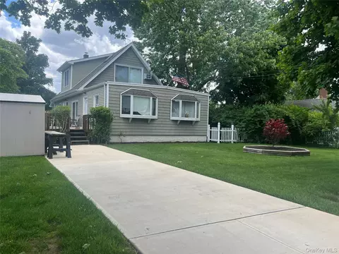 32 Coolidge St, North Bellmore, NY 11710