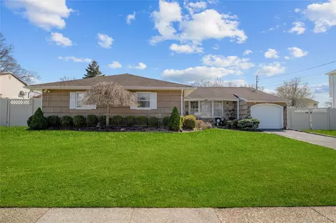 50 Penn St, Port Jefferson Station, NY 11776