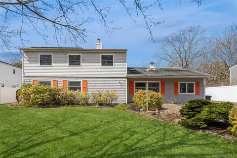 84 Corbin Ave, Brookhaven, NY 11772