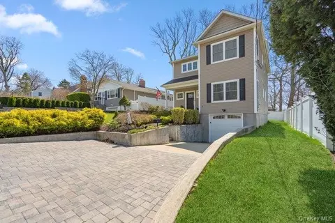 4 Knollwood Ave, Bayville, NY 11709
