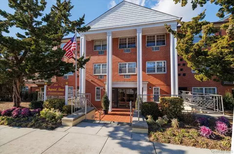 250 N Village Ave #A-16, Rockville Centre, NY 11570