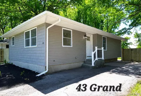 43 Grand Ave, Shirley, NY 11967