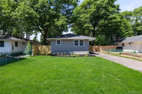 43 Grand Ave, Shirley, NY 11967