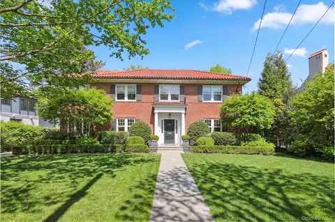 9 Sunnybrae Pl, Bronxville, NY 10708