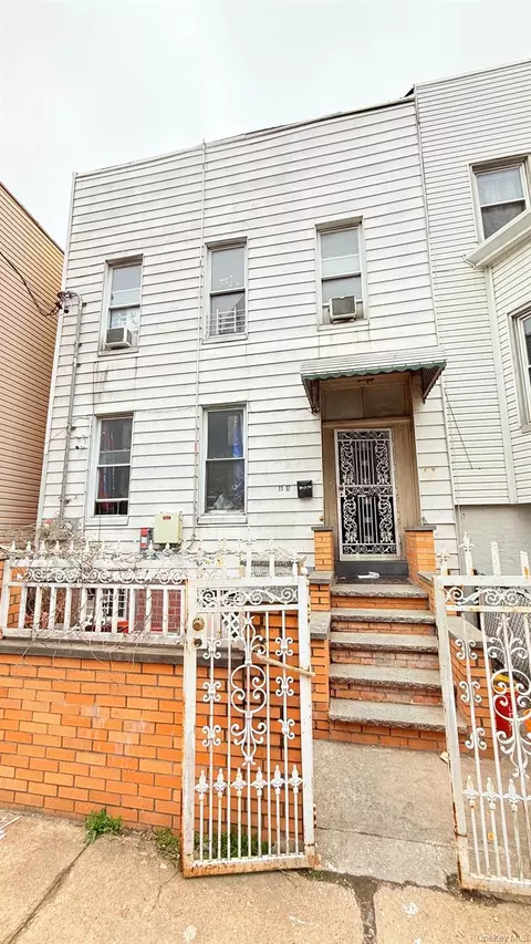 5117 34th St, Long Island City, NY 11101