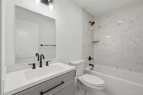 Bath - 21 Crawford Rd, Highland, NY 12528 photo 4 of 4
