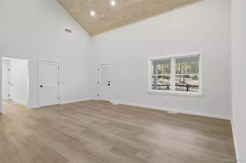 Living - 21 Crawford Rd, Highland, NY 12528 photo 1 of 2