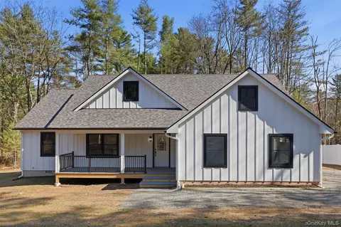 21 Crawford Rd, Highland, NY 12528