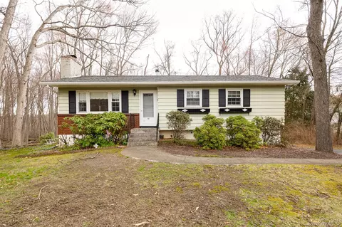 12 Julie Dr, East Fishkill, NY 12533