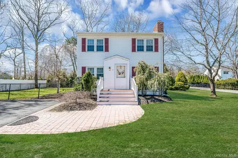 12 Ocean Ave, East Quogue, NY 11942