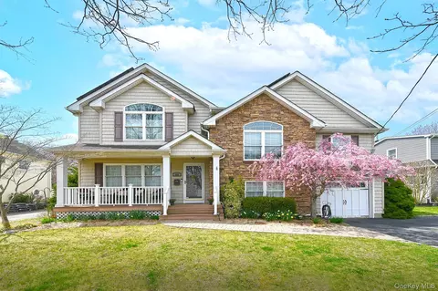 182 Siegel Blvd, Babylon, NY 11702