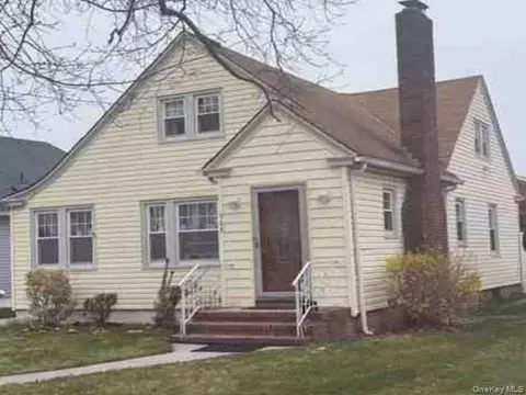 769 Grand Terrace Ave, Baldwin, NY 11510