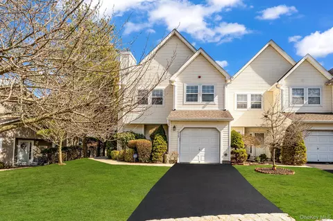 229 Erik Dr, Setauket, NY 11733