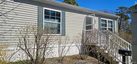 525- B26 Riverleigh Ave #B26, Riverhead, NY 11901