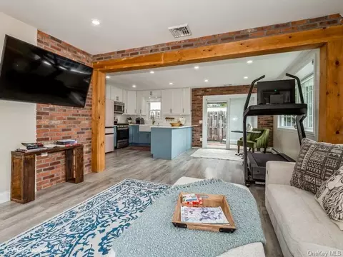 8 Townsend St, Beacon, NY 12508