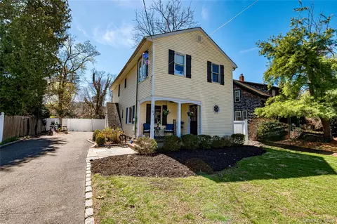 54 Westfield Dr, Centerport, NY 11721
