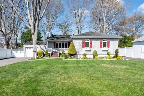 76 Beatrice Ave, West Islip, NY 11795