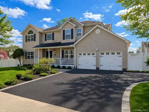 71 Elm Ave, Coram, NY 11727