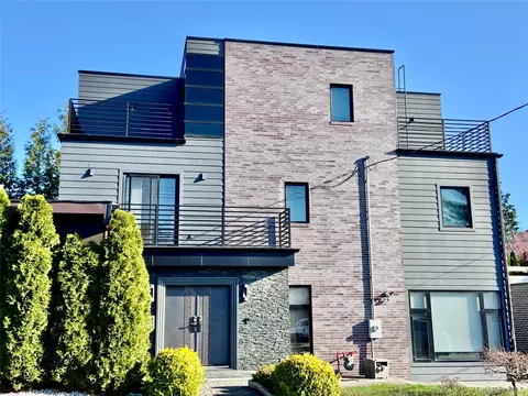 4902 Marathon Pkwy, New York, NY 11362