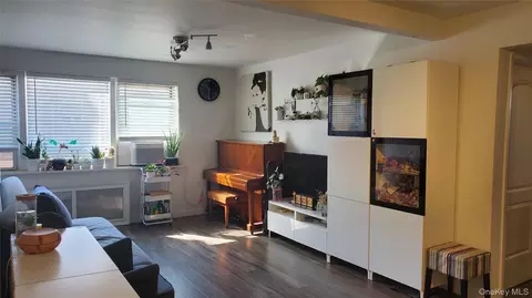 138-29 Jewel Ave #1C, Flushing, NY 11367