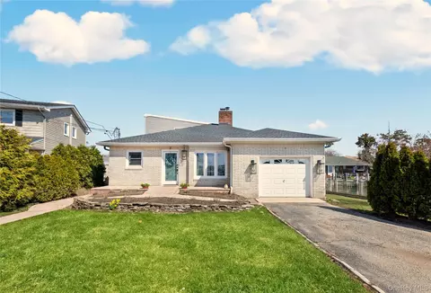 2 E Lido Prom Prom, Lindenhurst, NY 11757