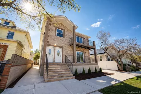 3174 Valhalla Dr, New York, NY 10465