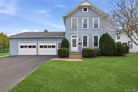 51 Mulberry St, Rhinebeck, NY 12572