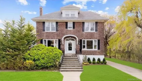 61 Margaret Ave, Lawrence, NY 11559