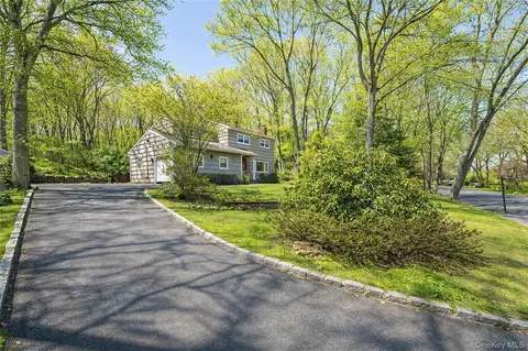107 Red Oak Ct, Port Jefferson, NY 11777