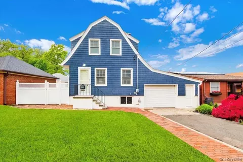 211 Bowne St, New York, NY 10464