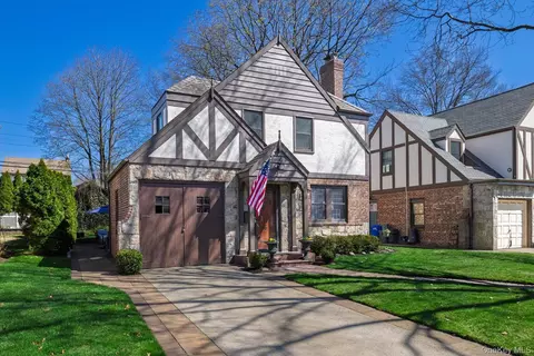 16 Revere Dr E, Floral Park, NY 11001