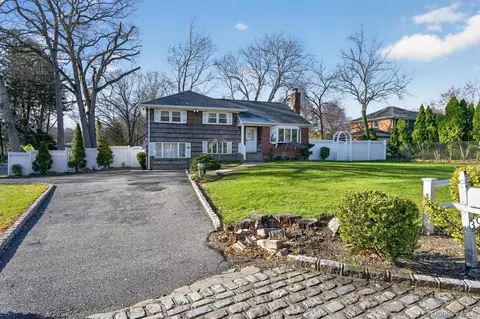 304 Maplewood Rd, Huntington Station, NY 11746