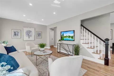 10914 214th St, New York, NY 11429