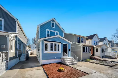 9127 Gold Rd, New York, NY 11417