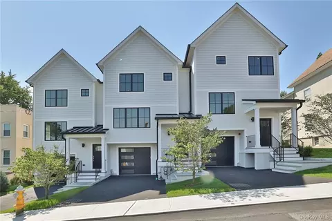 40 Devoe St #B, Greenburgh, NY 10522
