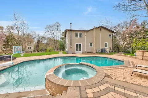 75 N Airmont Rd, Ramapo, NY 10901