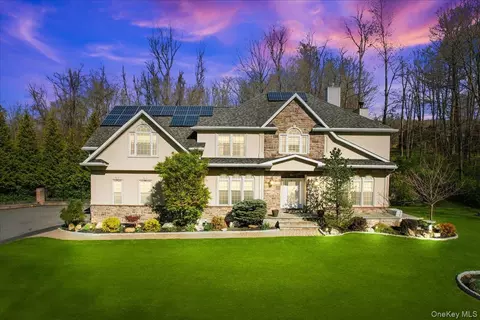 16 Lori Ln, Chester, NY 10918