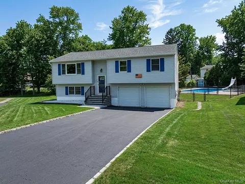 42 Rutledge Ave, Highland Mills, NY 10930