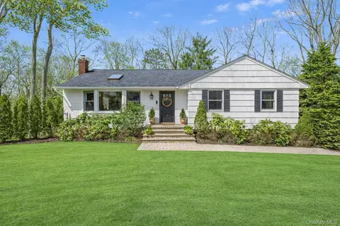 39 Hennessey Dr, Huntington, NY 11743