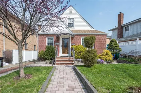 24611 61st Ave, New York, NY 11362