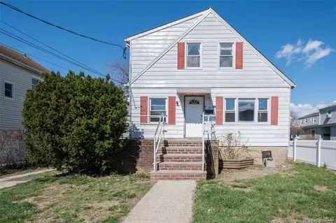 47 4th Ave, East Rockaway, NY 11518