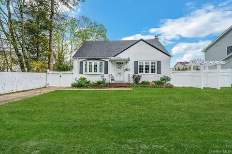 147 Ontario Ave, Massapequa, NY 11758